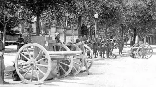 Los cañones salieron a la calle en las primeras horas del 18 de julio.