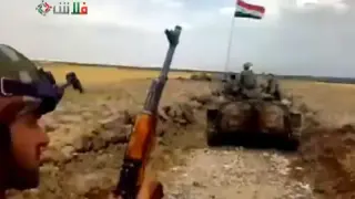 Imagen captada de un convoy militar dirigiéndose a Harak (Siria)