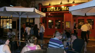 Tertulias en inglés en la terraza del pub 'Bull McCabes'