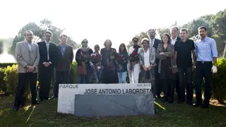 Monolito de José Antonio Labordeta en el parque de su mismo nombre