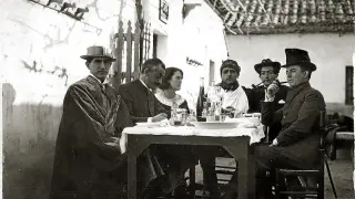 Pepín Bello con Buñuel y Dalí y otros compañeros de la Orden de Toledo.