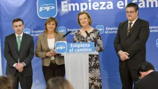 Luisa Fernanda Rudi acompañada de los presidentes provinciales del PP: Luis María Beamonte, Carmen Pobo y Antonio Torres
