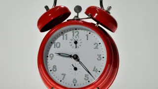 El reloj circadiano organiza las actividades corporales durante un período de 24 horas.