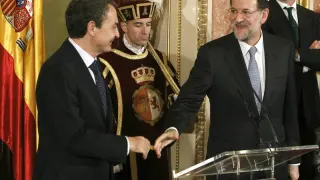 Rajoy y Rodríguez Zapatero se saludan en la celebración del Día de la Constitución
