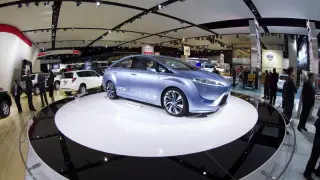 Toyota presenta el prototipo FCV-R en Detroit.