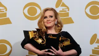 Adele con sus premios