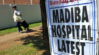 La prensa sudafricana sigue de cerca el ingreso de Mandela