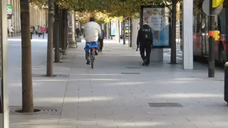 Las bicis circulan por la acera en muchas ciudades españolas