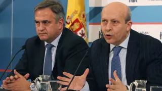 El ministro de Educación, Cultura y Deporte, José Ignacio Wert, junto a José Luís Astiazarán.
