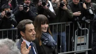 Sarkozy, con su esposa, Carla Bruni