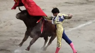 Cayetano, herido por su primer toro en Jerez