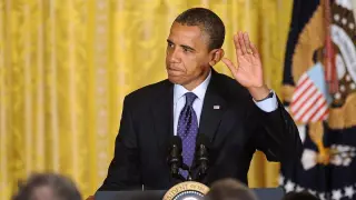 El presidente de Estados Unidos, Barack Obama, saluda previo a un discurso hoy, miércoles 30 de mayo de 2012, durante una recepción del "Jewish American Heritage Month"
