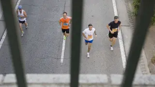 Cuatro corredores de la 10 K Zaragoza.