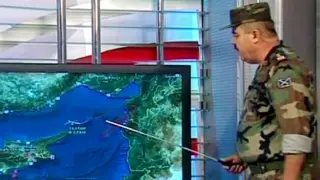 Un portavoz del ejército sirio explica el incidente en televisión.