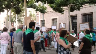 Discapacitados aragoneses y familiares protestan contra los recortes