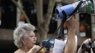 Pilar Bardem toma la palabra ante los manifestantes