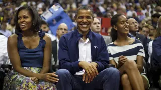 Michelle Obama asiste junto a su marido a un partido de exhibición