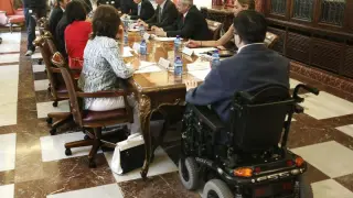 Imagen de archivo de una reunión con representantes del CERMI.