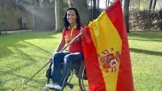 Teresa Perales con la bandera de España
