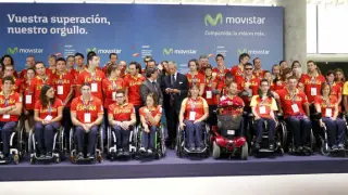 Fotografía de familia del equipo paralímpico español este miércoles en Madrid