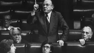 Santiago Carrillo durante una intervención en el Congreso de los Diputados, en 1977