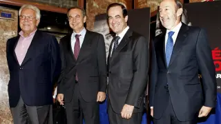 Bono se acompaña de Zapatero, Felipe González y Rubalcaba para presentar el primer libro de sus memorias