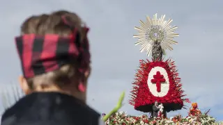 Imágenes de la ofrenda de flores a la Virgen del Pilar del año 2012.