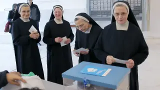 Los ciudadanos gallegos ya votan a susrepresentantes