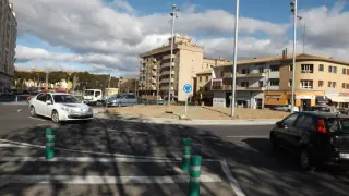 Tráfico en la nueva rotonda del Isuela, en Huesca.