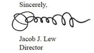La rara firma de Lew ha provocado bromas en internet
