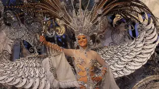 Soraya Rodríguez con su fantasía 'Volare' fue elegida reina del carnaval