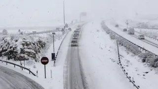 Aspecto de la autovía mudéjar nevada este jueves