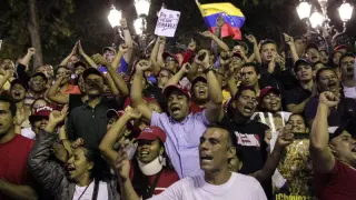 Seguidores de Chávez se reúnen en la plaza Bolívar de Caracas