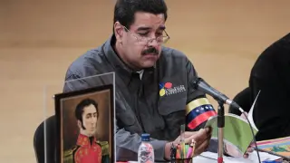Nicolás Maduro junto al retrato de Simón Bolívar