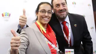 El presidente del Comité Paralímpico Español, Miguel Carballeda, y la nadadora Teresa Perales.