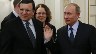 Putin (dcha) se reúne con Barroso