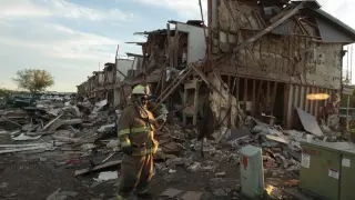 Los equipos de rescate continúan trabajando en la zona de la explosión, en Texas.