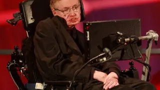 Stephen Hawking alerta sobre los peligros de los robots para el ser humano