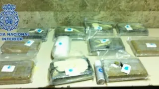 Detenida en Barajas una zaragozana con 12 kilos de cocaína en la maleta de uno de sus hijos