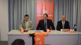 Firma del convenio de patrocinio entre la CAI y el Voleibol Teruel