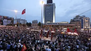 En Turquía los indignados se mantienen en la calle