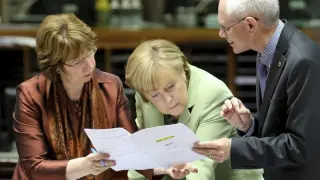 Ashton, Merkel y Van Rompuy en la segunda jornada de la cumbre europea
