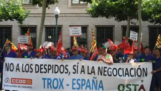 Los trabajadores de Trox en una protesta en Zaragoza ante la DGA, en una imagen de archivo.