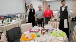Sergio Soria, Samuel Almansa, Nora El-Fakit y Javier Alvarado, en el comedor del Nora