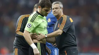 Iker Casillas se retiró lesionado