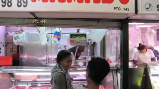 Carnicería con carne halal en el Mercado Central