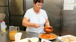 Teresa Espluga, del restaurante El Candelas, en el barrio de Las Fuentes, de Zaragoza, típico establecimiento de cocina tradicional. Fue fundado por su marido, Antonio Abadías, hace más de 50 años