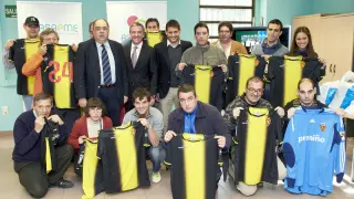El Real Zaragoza entrega material deportivo a Asapme