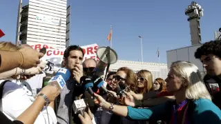 El presidente de la Unión de Periodistas Valencianos, en una rueda de prensa a las puertas de RTVV