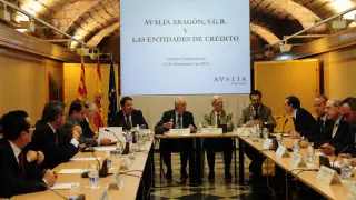 El consejero Bono y el presidente de Avalia, Antonio Casao, han celebrado una reunión con representantes de bancos y cajas.